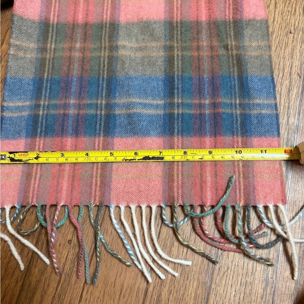 Hilltop Brand scarf is made in Scotland from 100% cashmere. - Picture 5 of 7